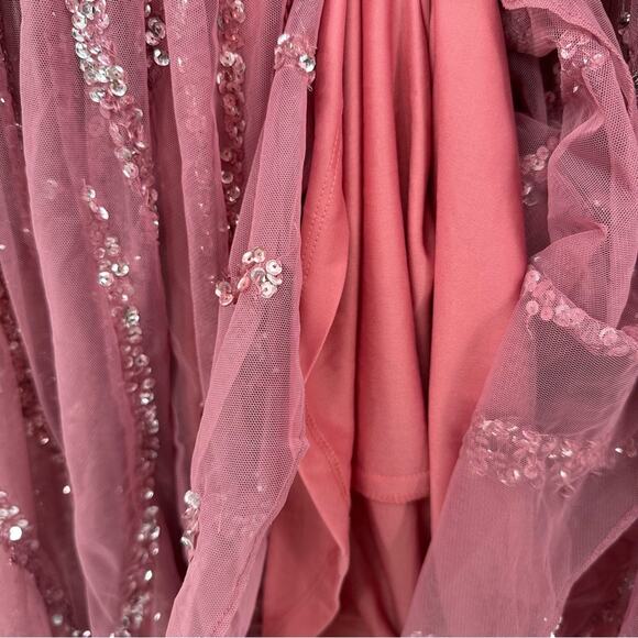 Mac Duggal Cap Sleeve Embellished Evening Gown in plum Size 8 - Picture 11 of 16